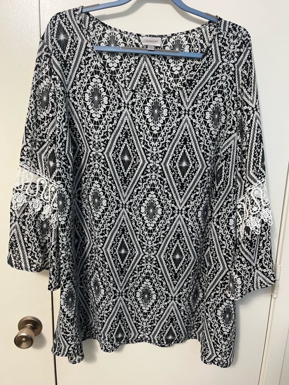 Avenue Black & White Geometric Lace-Trim Long Sleeve Blouse